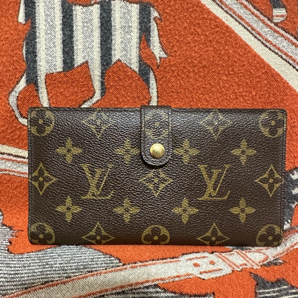LOUIS VUITTON ❤️🌟 SD0945 MONOGRAM WALLET ⭐️